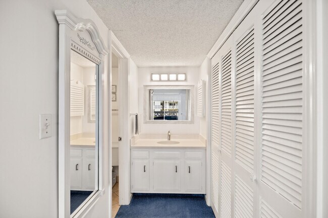 Building Photo - 909 Santa Rosa Blvd