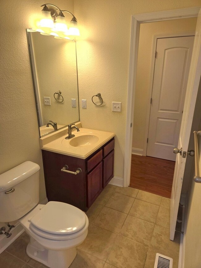 Building Photo - Beautiful Move-In Ready Single Family Home!