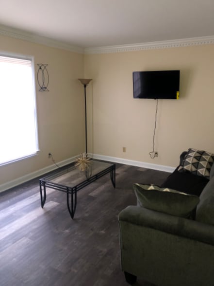 Building Photo - 630 Rugby Row