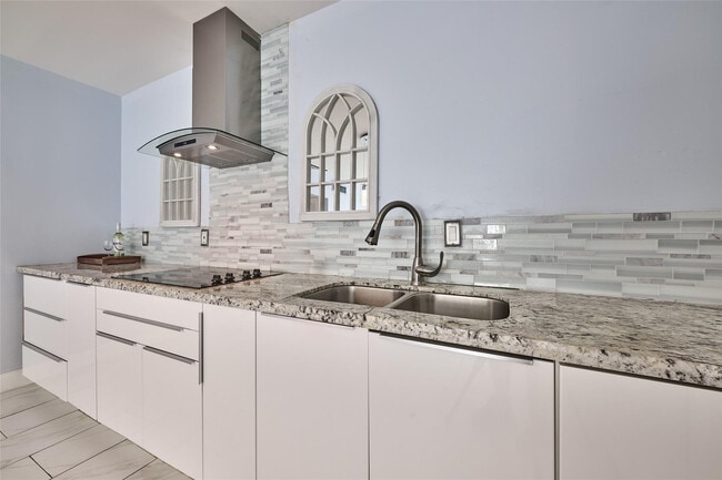 Building Photo - 5720 NE 22nd Way