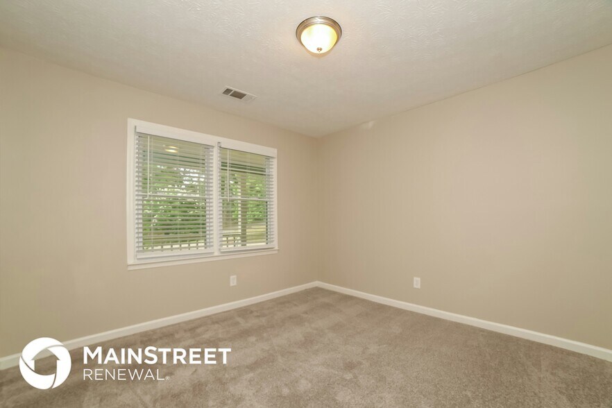 Building Photo - 8218 Lakeview Dr SW