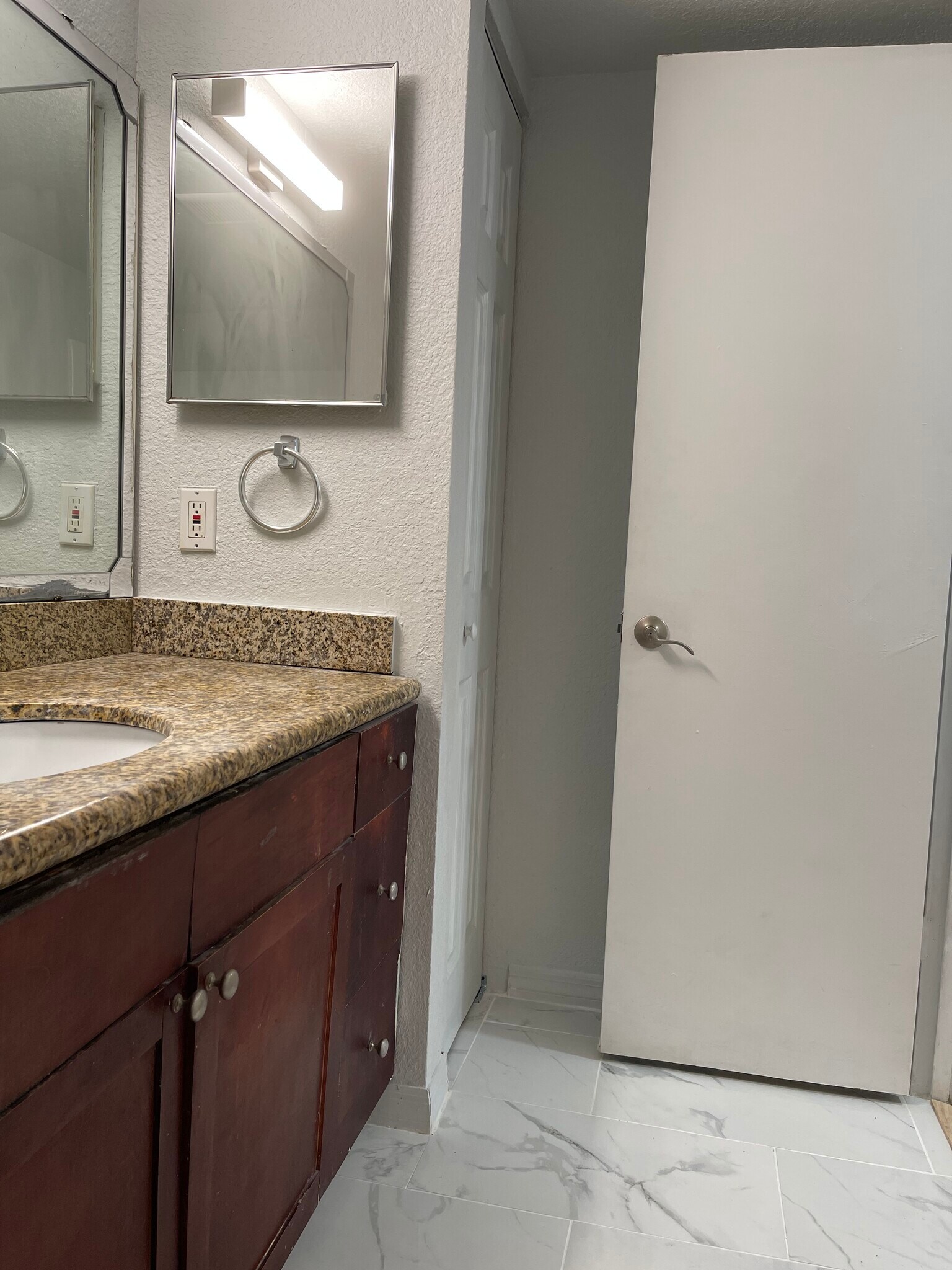 Building Photo - 5160 Conroy Rd