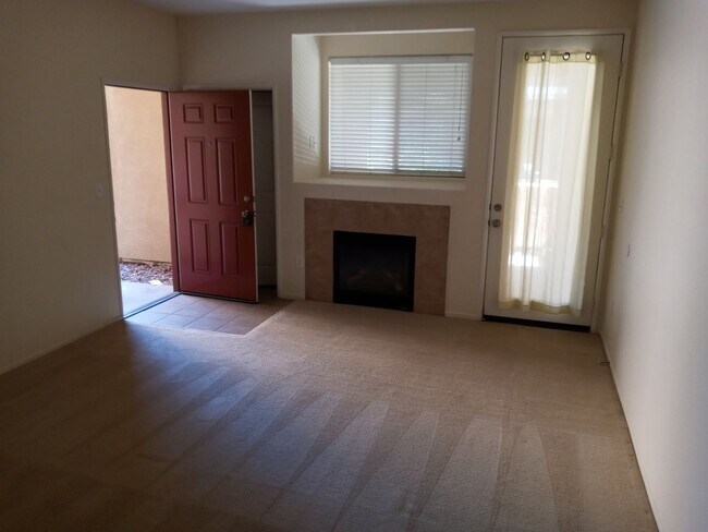 Building Photo - 41410 Juniper St