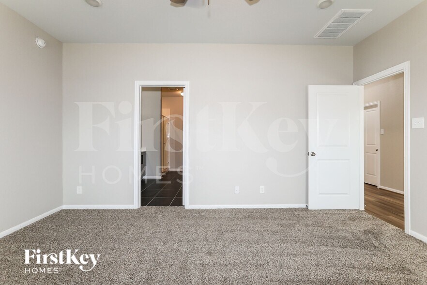 Building Photo - 811 Steam Rdg Ln