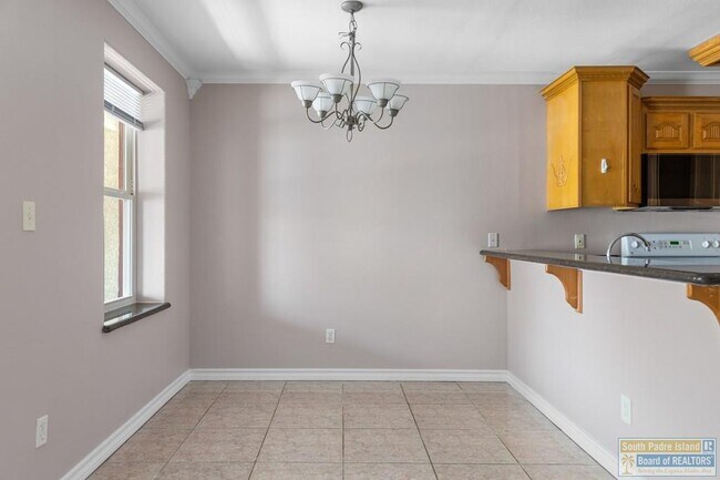 Building Photo - 106 E Campeche St