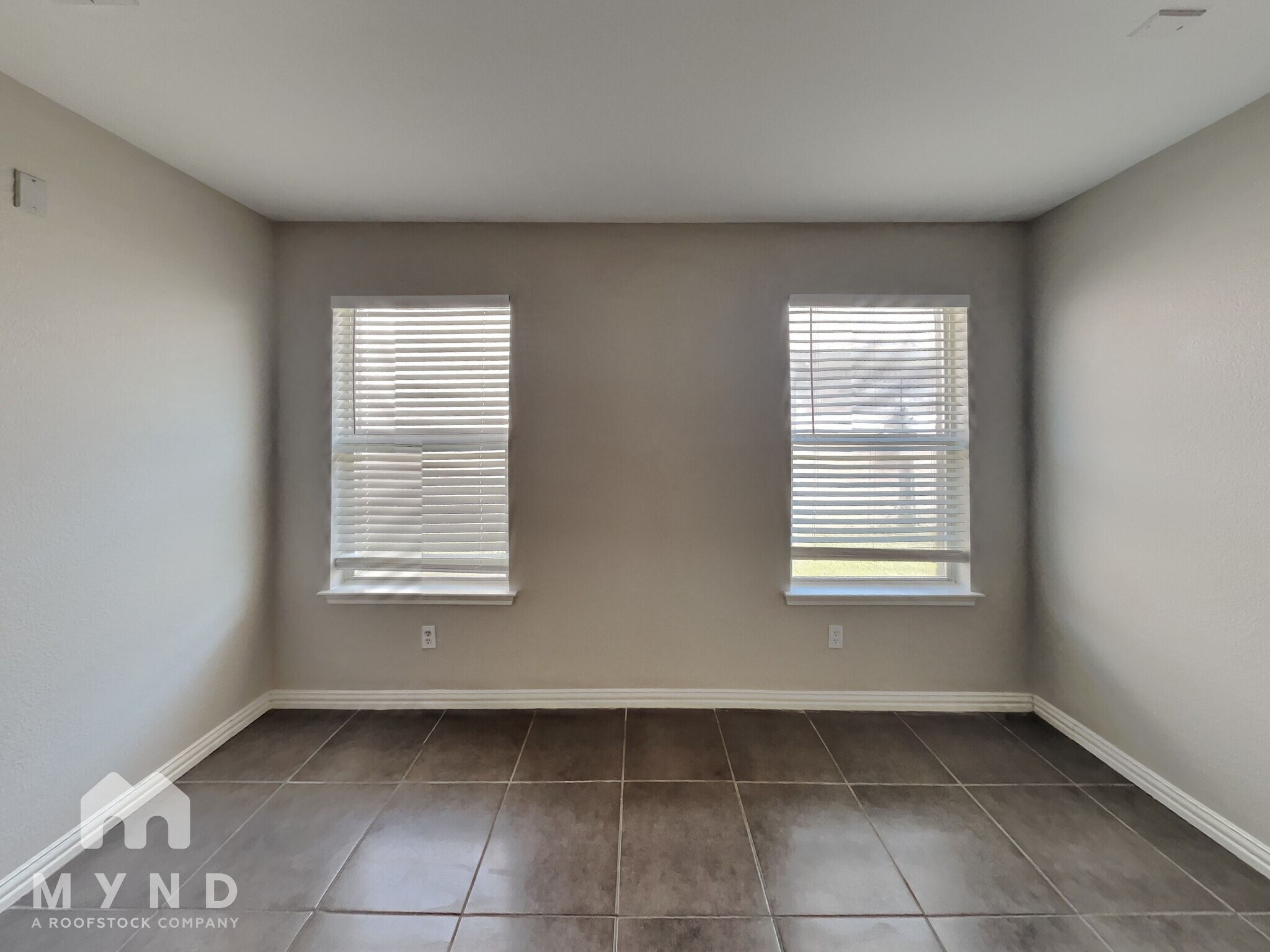 Building Photo - 421 Pin Oak Ln