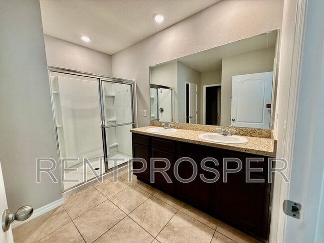 Building Photo - 930 Summer Glen Dr