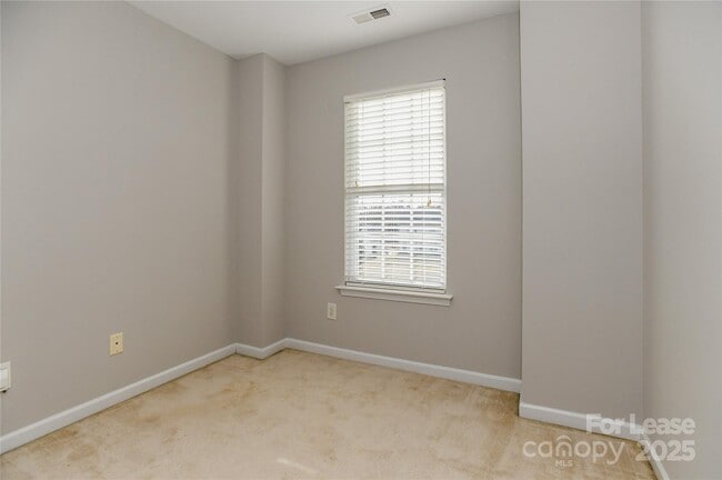 Building Photo - 332 Rock Ridge Ln