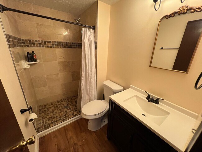 Building Photo - La Vista Home For Rent