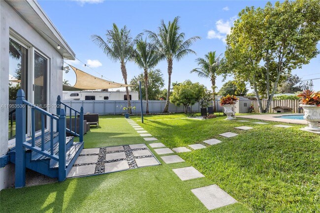 Building Photo - 14950 S Biscayne River Dr