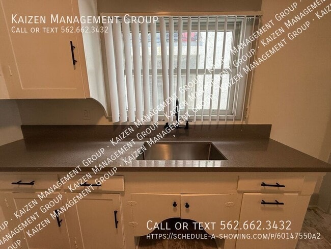 Building Photo - 536 W 14th St