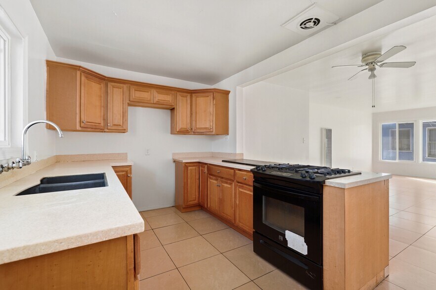 Building Photo - 1405 S Broadway