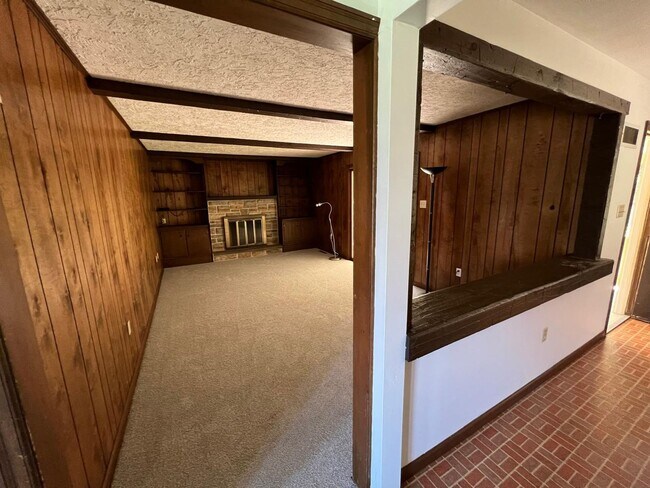 Building Photo - 4 BR 2 1/2 BA Single Family Home Birdsboro