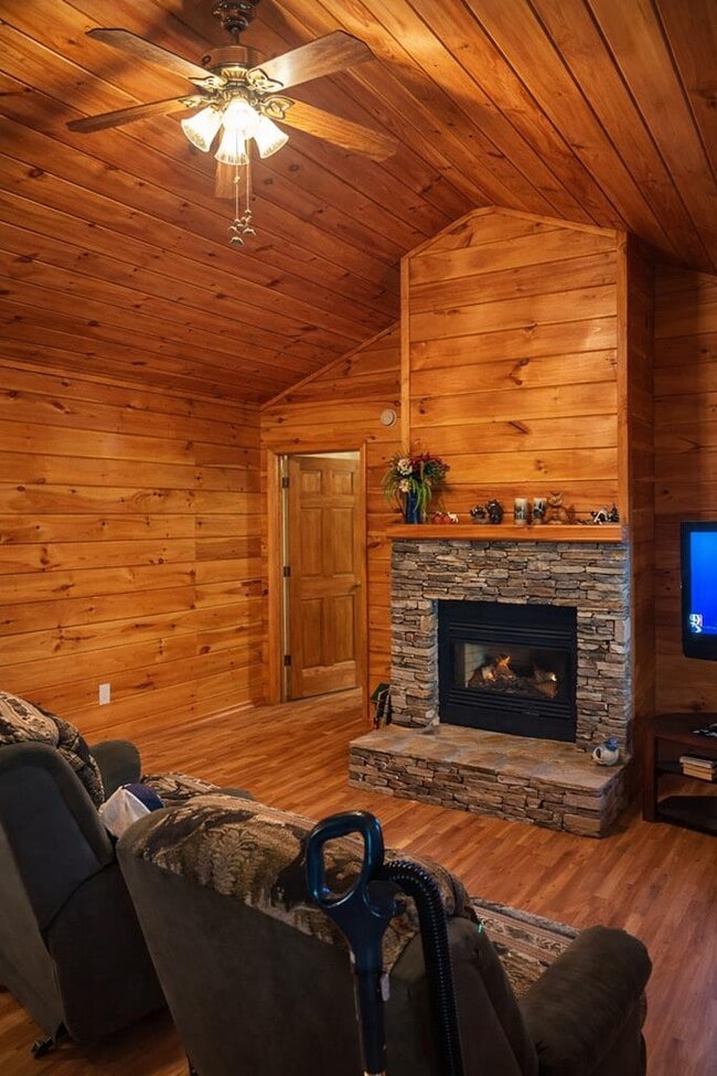 Building Photo - 233 Wildwind Ln