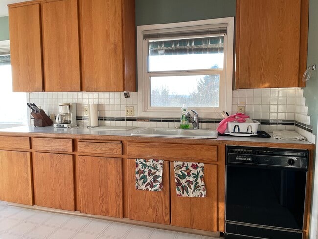 Building Photo - 3433 NE Cadet Ave