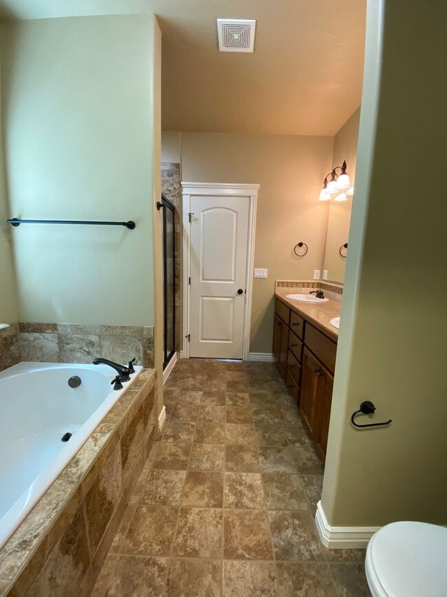 Building Photo - Lawn Care included!  4 bed 2.5 bath Neighb...