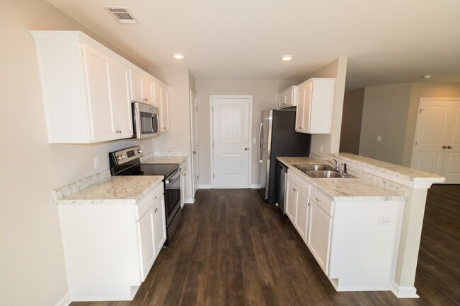 Building Photo - 123 Callaway Cres