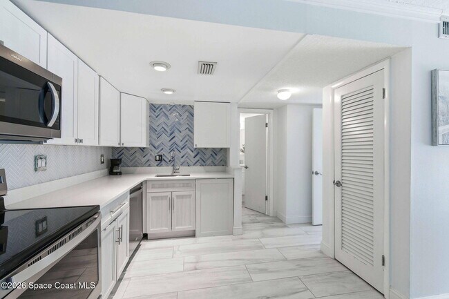 Building Photo - 4800 Ocean Beach Blvd