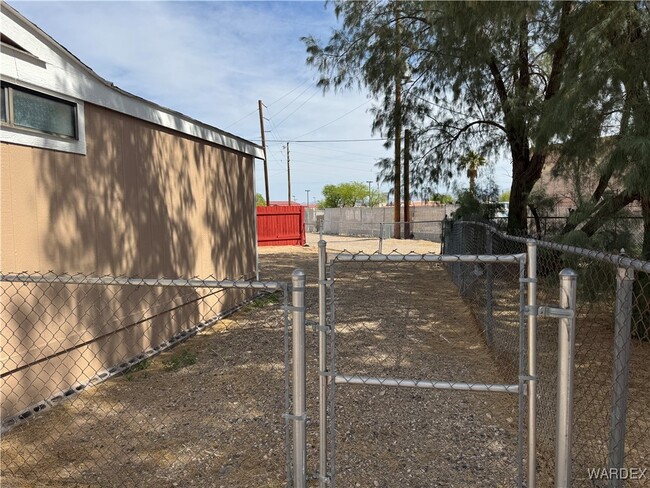 Building Photo - 615 Mead Ln