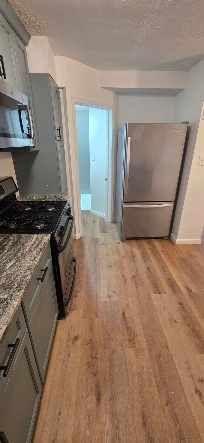 Building Photo - 8558 Willow Oak Rd