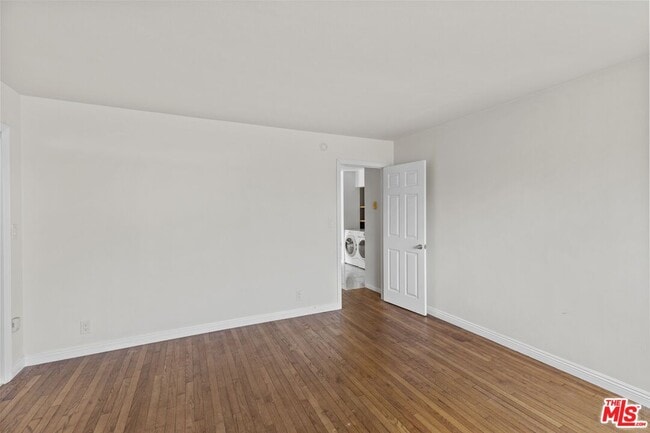 Building Photo - 1033 6th St
