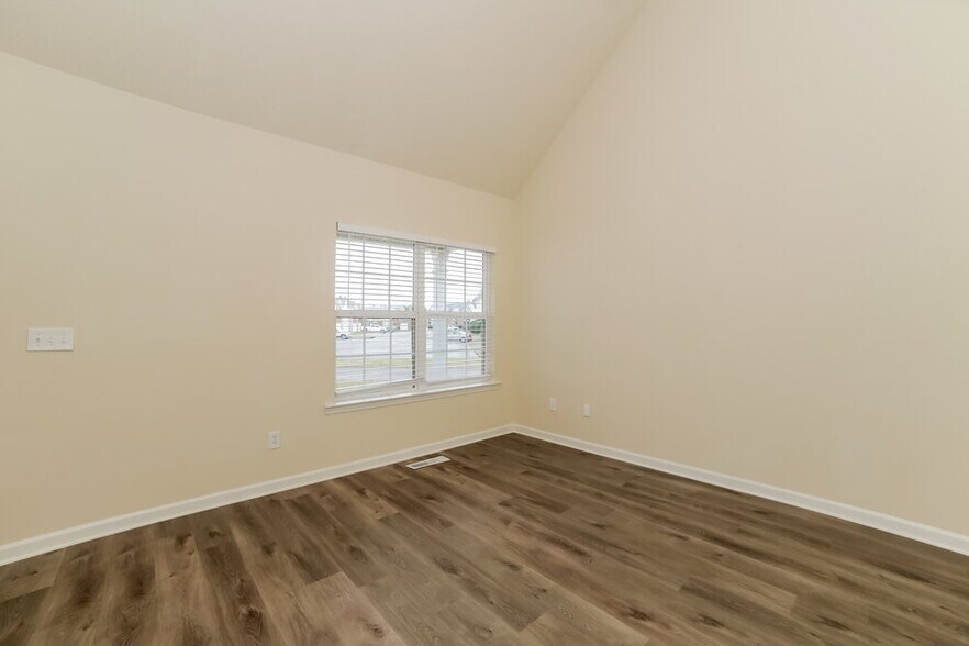 Building Photo - 67 Middlebrook Dr