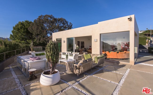 Building Photo - 1099 Vista Grande Dr