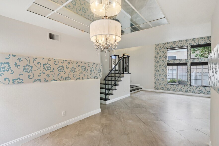 Building Photo - 7480 Addison Rd