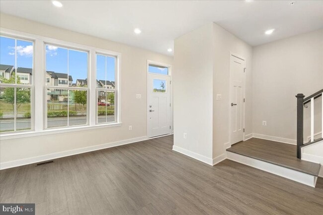 Building Photo - 10132 Lake Linganore Blvd
