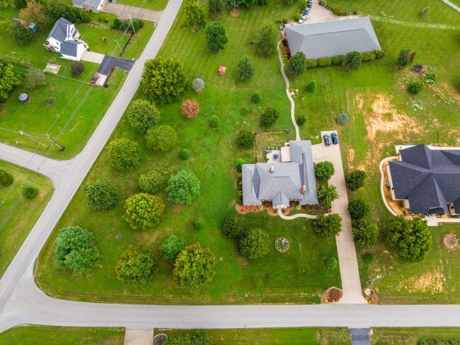 Building Photo - Executive Rental