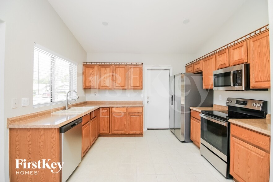 Building Photo - 6057 E Preston St