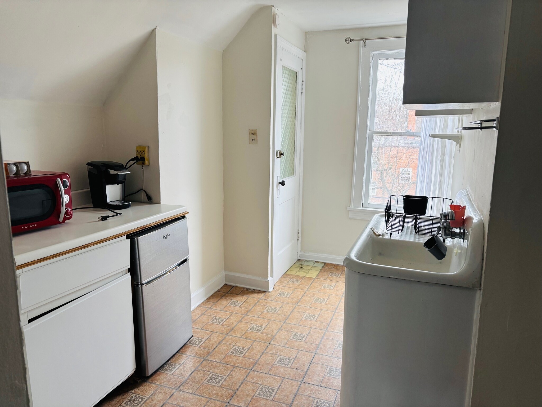 Building Photo - 2679 Hampshire Rd