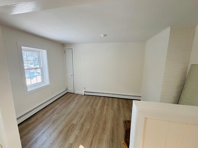 Building Photo - 154 Hegemans Ln