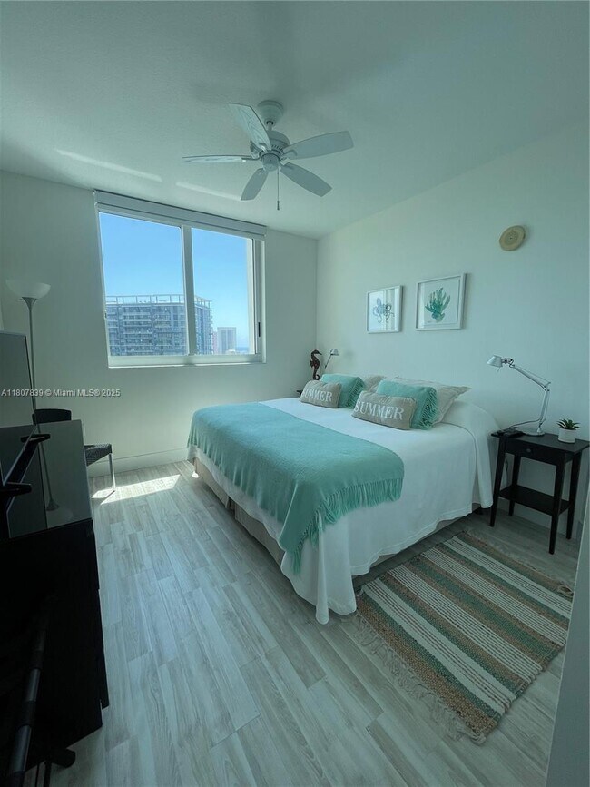 Building Photo - 1755 E Hallandale Beach Blvd
