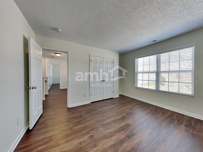 Building Photo - 5318 Ian Dr