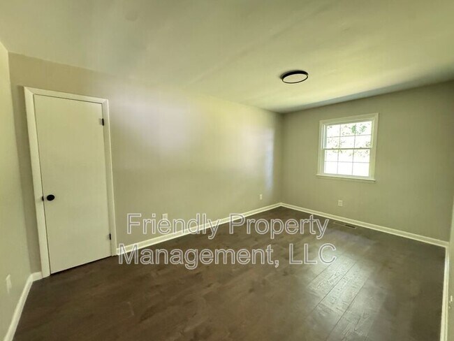 Building Photo - 906 Beaumont Ave