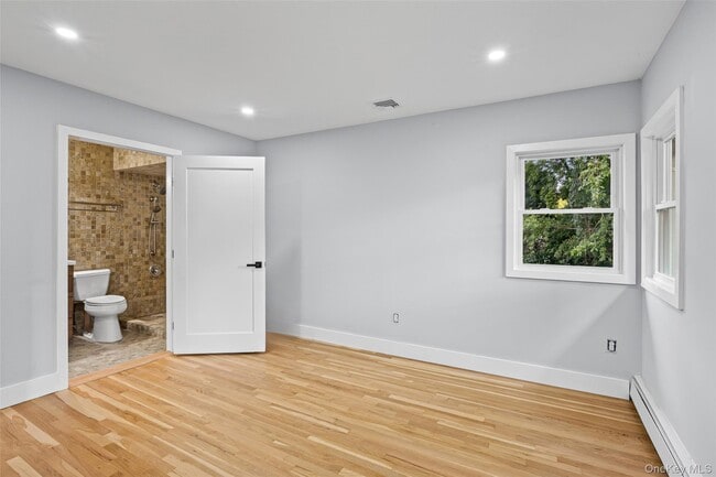 Building Photo - 2100 Beverly Way