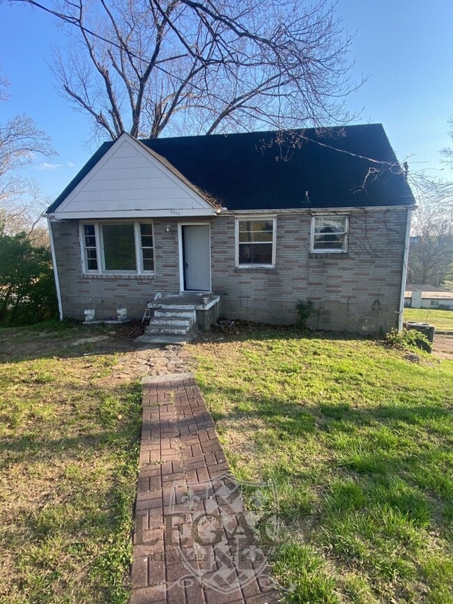 Building Photo - 2229 Maplecrest Dr