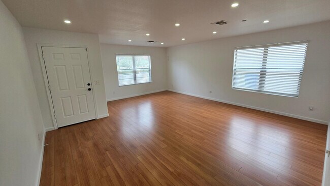 Building Photo - 15537 W Gelding Dr