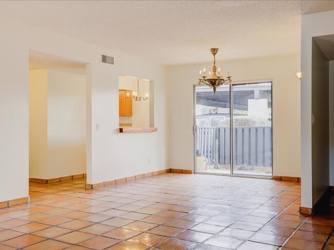 Building Photo - 2 Bedroom 2 Bathroom