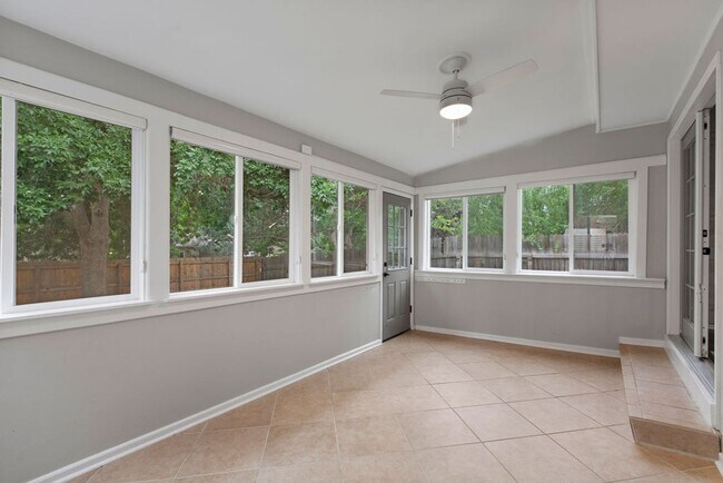 Building Photo - Students Welcome! Spacious 5 Bedroom Home in West Fort Collins