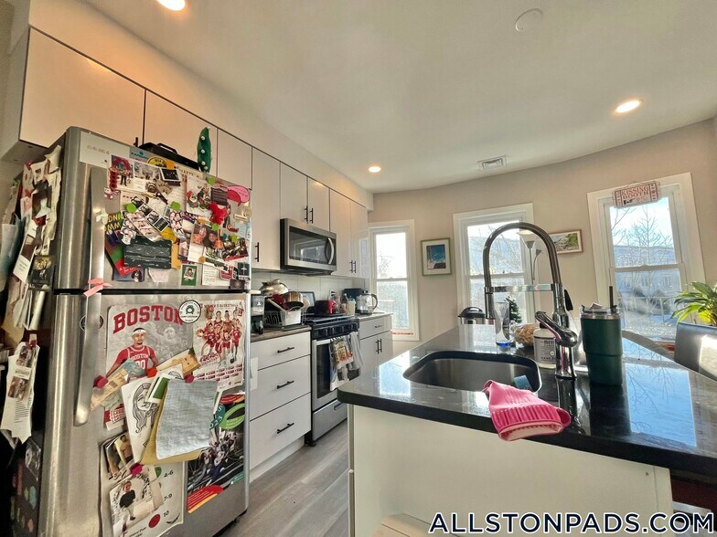 Building Photo - 66 Quint Ave