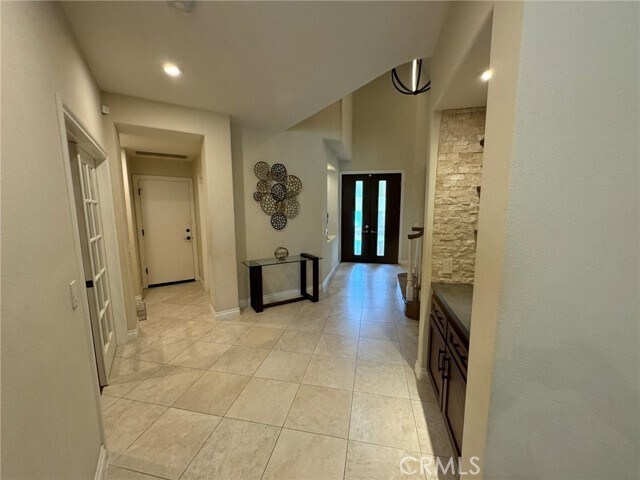 Building Photo - 6 Lakeridge