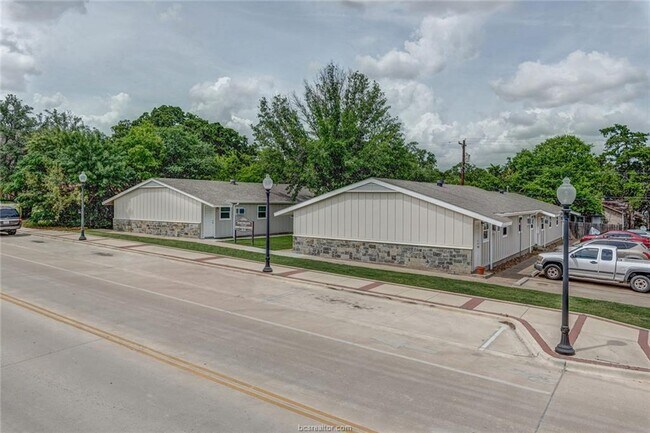 Building Photo - 4305 College Main St