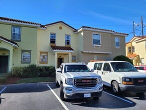 Building Photo - 458 Monroe Cir