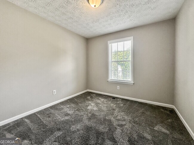 Building Photo - 335 Paradise Dr