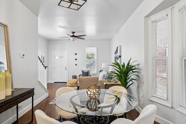 Building Photo - 3BR/2BA Wonderfully Updated Single Family Home-JUST GORGEOUS!    ***GAS, ELECTRIC, WATER, SEWER a...