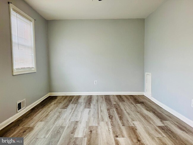 Building Photo - 8134 Mid Haven Rd