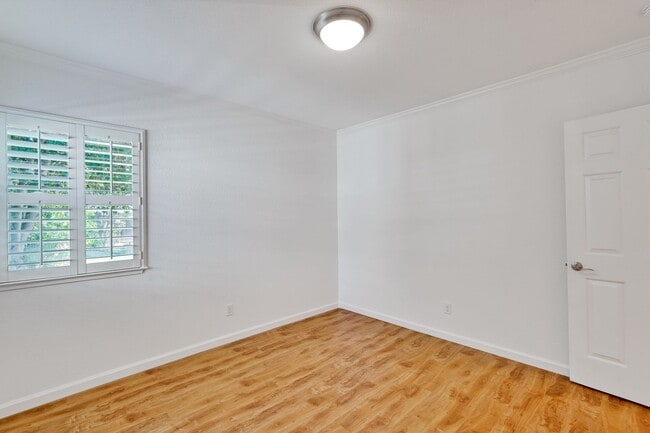 Building Photo - 1940's Quaint 2 Bedroom Single Story Home off of Hedding Street with Modern Amenities & Great Bac...