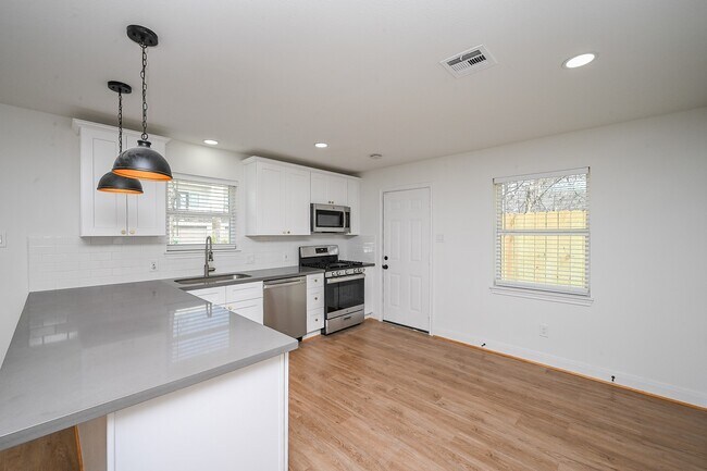 Building Photo - 4710 Hershe St